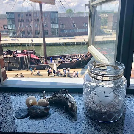 Historischer Ohlerich Speicher Hafen Ap.18 * Wismar